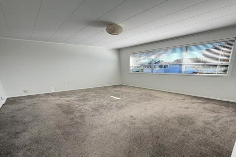 Photo of property in 17 Taioma Crescent, Te Atatu Peninsula, Auckland, 0610