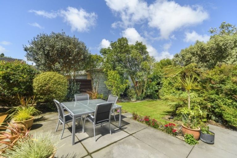 Photo of property in 16 Akaroa Avenue, Awapuni, Palmerston North, 4412