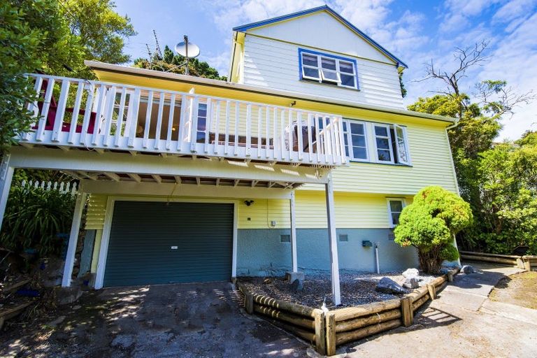 Photo of property in 28 Tannadyce Street, Strathmore Park, Wellington, 6022