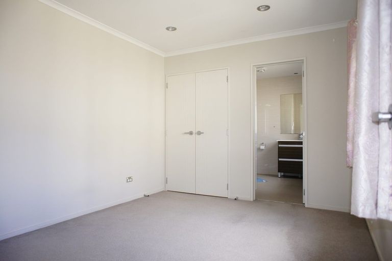 Photo of property in 86 Rising Parade, Fairview Heights, Auckland, 0632
