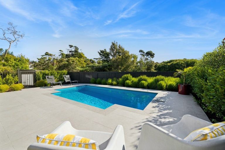 Photo of property in 29 Oscar Road, Greenhithe, Auckland, 0632