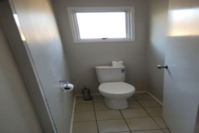 Photo of property in 2/112 View Road, Sunnyvale, Auckland, 0612