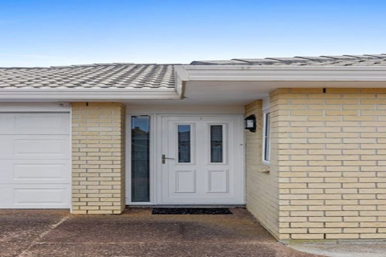 Photo of property in 75 Kath Hopper Drive, Orewa, 0931