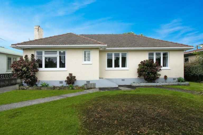 Photo of property in 34 Tarahua Road, Vogeltown, New Plymouth, 4310