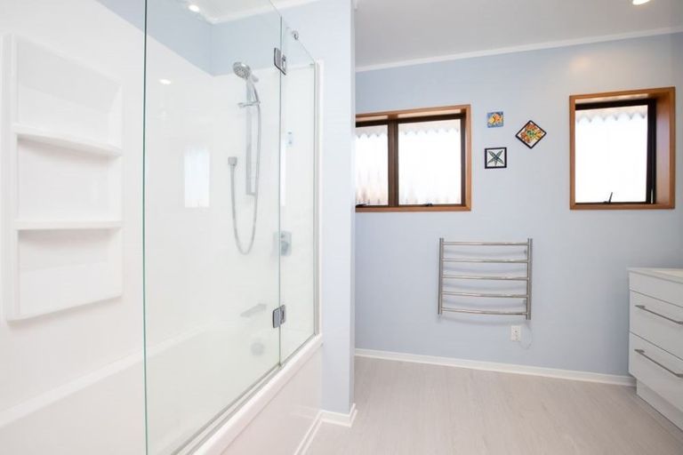 Photo of property in 4 Kenilworth Place, Dinsdale, Hamilton, 3204