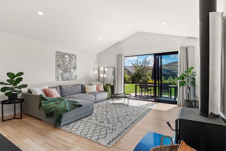 Photo of property in 6 Kerrera Lane, Jacks Point, Queenstown, 9371