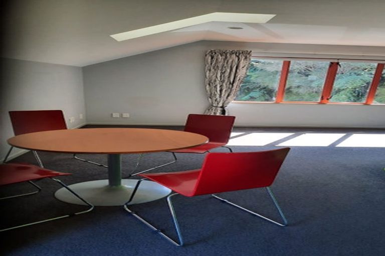 Photo of property in 21 Thatcher Crescent, Crofton Downs, Wellington, 6035