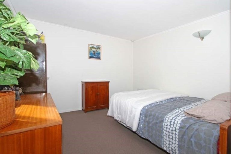 Photo of property in 29 Kelman Road, Kelston, Auckland, 0602