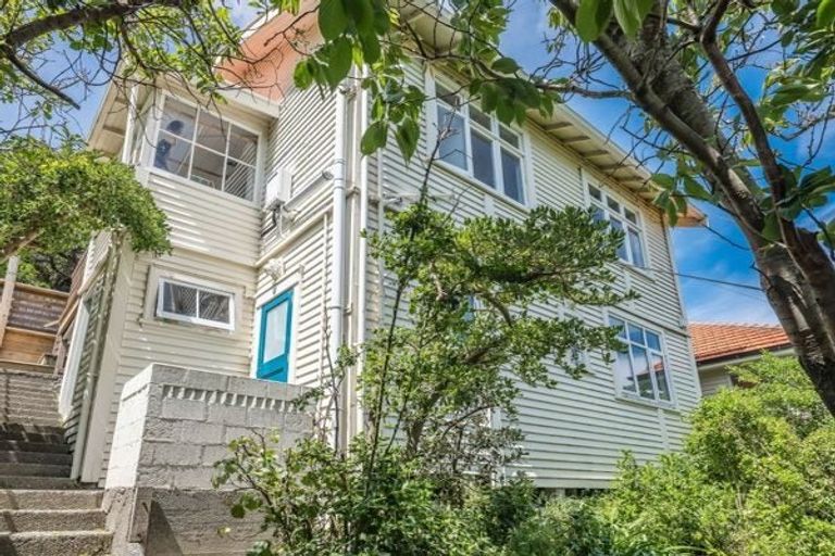 Photo of property in 175 Houghton Bay Road, Houghton Bay, Wellington, 6023