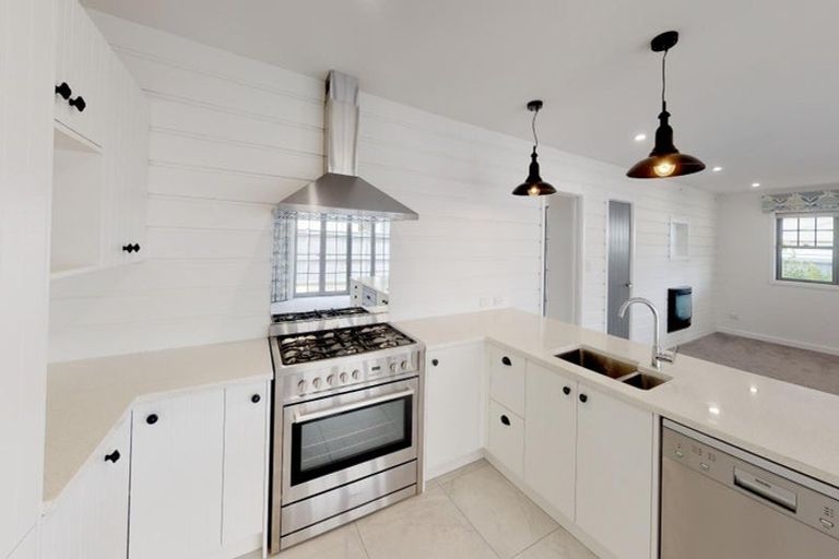 Photo of property in 3 Colombo Street, Palmerston North, 4410