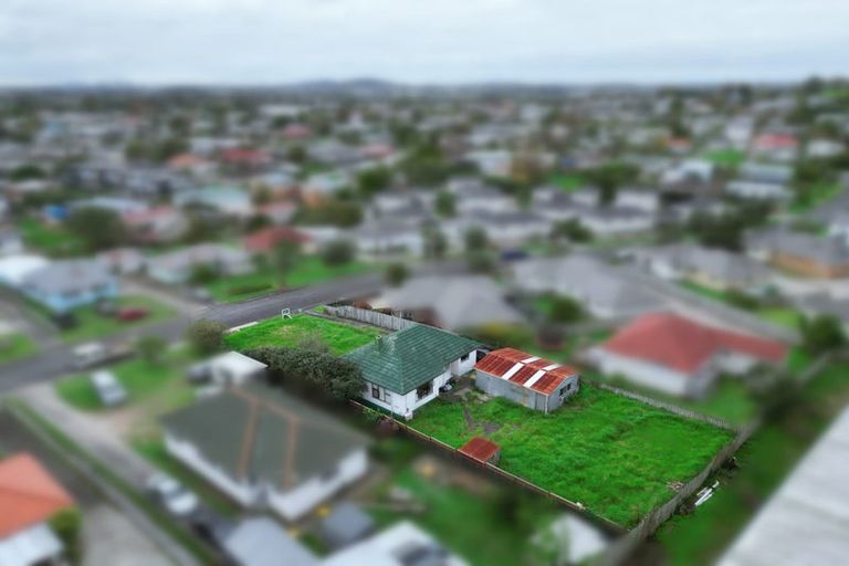 Photo of property in 72 Kelman Road, Kelston, Auckland, 0602