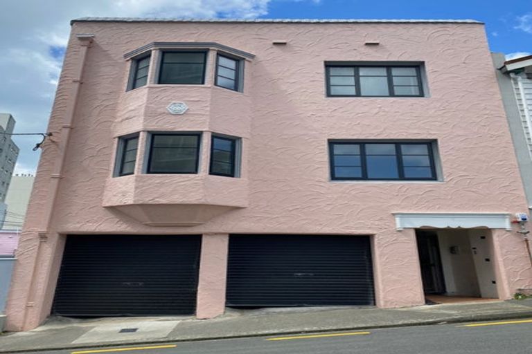 Photo of property in 2/1 Hay Street, Oriental Bay, Wellington, 6011