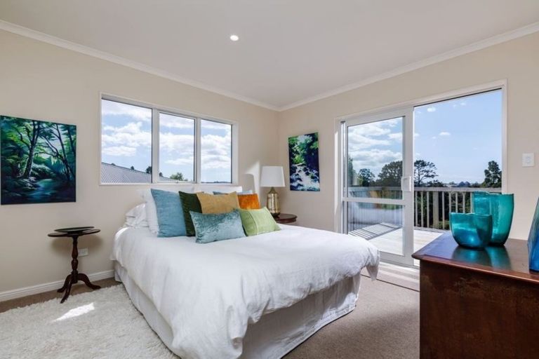 Photo of property in 22a Viridian Lane, Greenhithe, Auckland, 0632