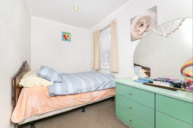 Photo of property in 61 Oreil Avenue, West Harbour, Auckland, 0618