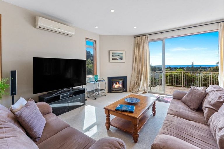 Photo of property in 3/56 Castor Bay Road, Castor Bay, Auckland, 0620