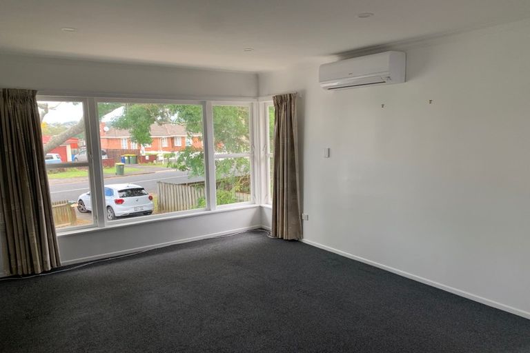 Photo of property in 48 Buscomb Avenue, Henderson, Auckland, 0610