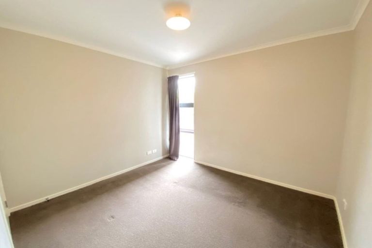 Photo of property in 16 Waiarohia Place, Hobsonville, Auckland, 0616