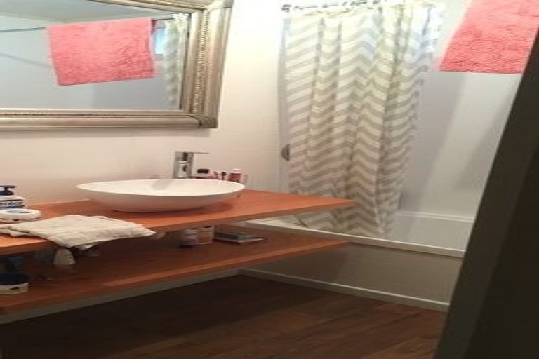 Photo of property in 8a Windlesham Place, Wakefield, 7025