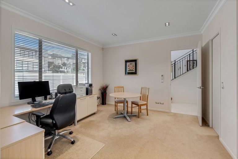 Photo of property in 39 Armstrong Farm Drive, East Tamaki Heights, Auckland, 2016