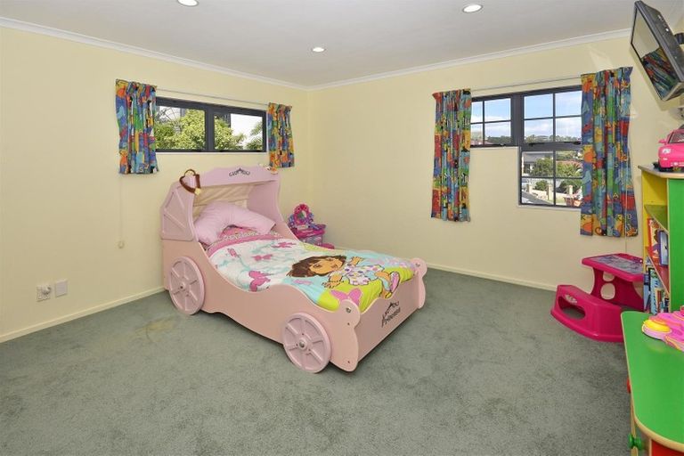 Photo of property in 13 Sesame Grove, Goodwood Heights, Auckland, 2105