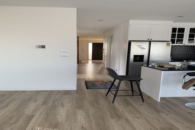 Photo of property in 17 Para Close, Fairview Heights, Auckland, 0632