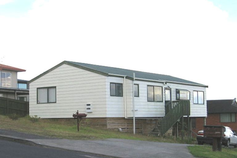 Photo of property in 6 Worthington Place, West Harbour, Auckland, 0618