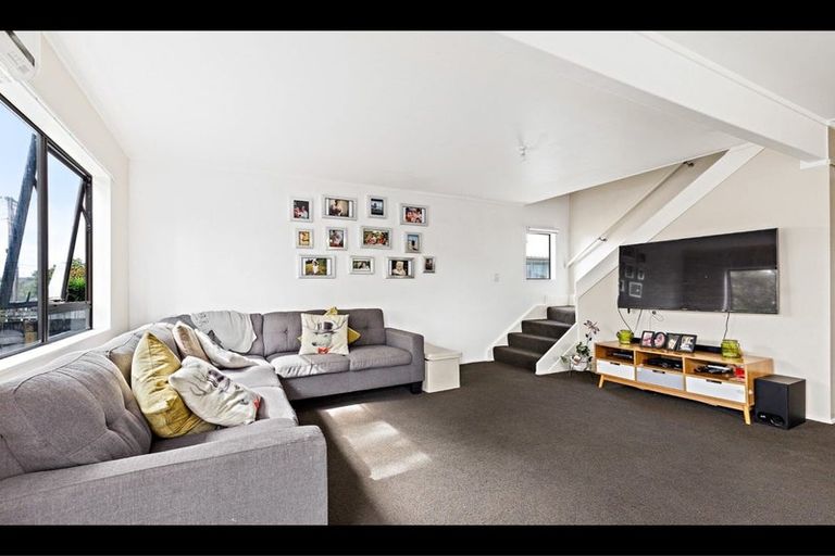 Photo of property in 6 Te Moau Avenue, Parakai, 0830