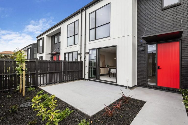 Photo of property in 32 Te Aniwaniwa Terrace, Albany, 0632