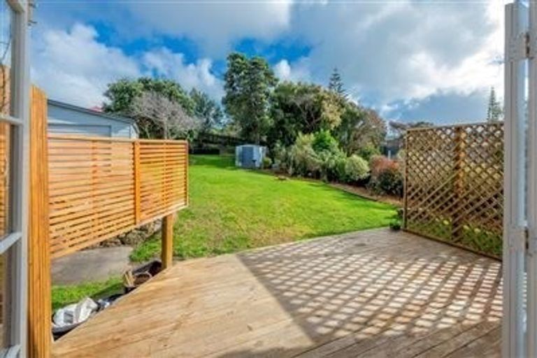 Photo of property in 6 Kaitawa Street, Waikanae Beach, Waikanae, 5036