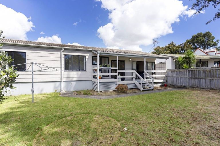 Photo of property in 17 Oakmont Place, Wattle Downs, Auckland, 2103