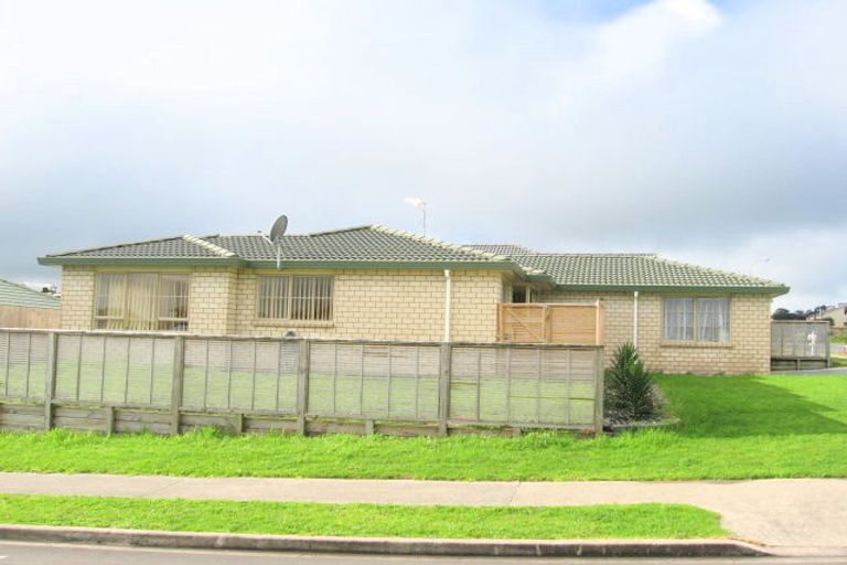 Photo of property in 1 Norman Close, The Gardens, Auckland, 2105