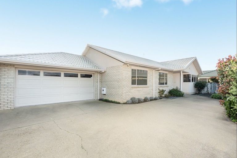 Photo of property in 37 Rosberg Place, Mount Maunganui, 3116