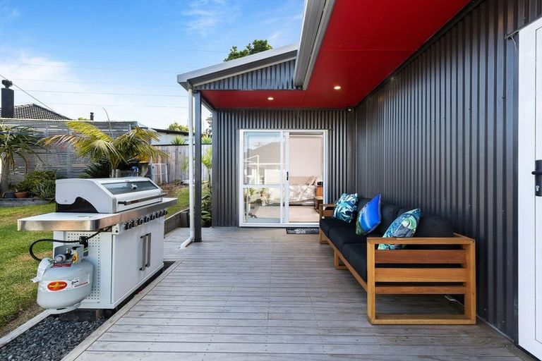 Photo of property in 7 Cornwall Street, Te Atatu South, Auckland, 0610