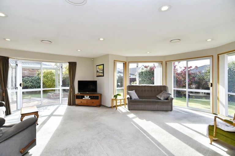 Photo of property in 31 Creese Place, Redwood, Christchurch, 8051