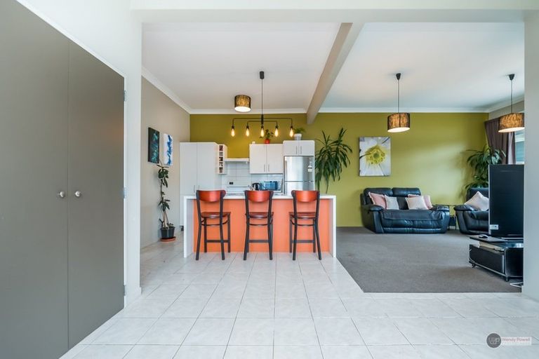 Photo of property in 1/125 Upper Fitzherbert Road, Wainuiomata, Lower Hutt, 5373