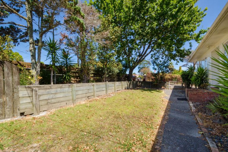 Photo of property in 19a Newington Road, Henderson, Auckland, 0612