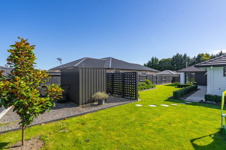 Photo of property in 15 Maple Grove, Kingston, Wellington, 6021