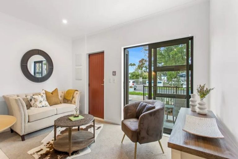 Photo of property in 4/20 Bader Drive, Mangere, Auckland, 2022