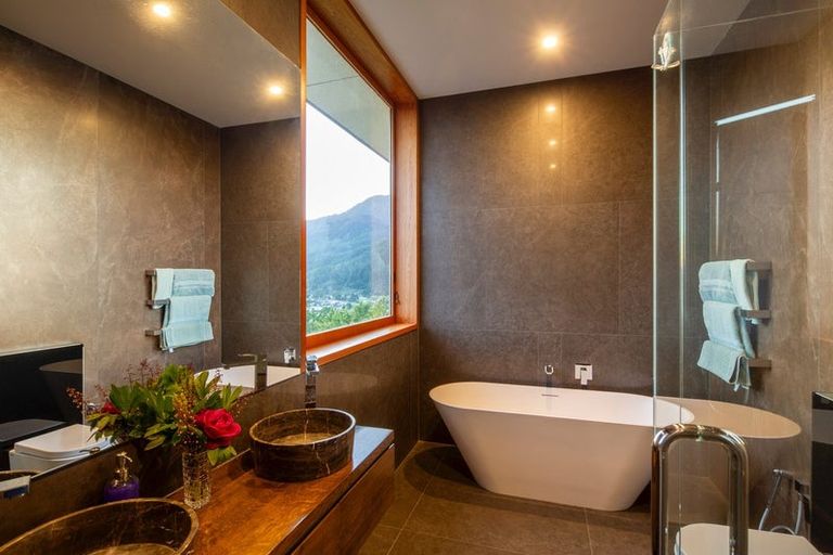 Photo of property in 27 Edinburgh Drive, Queenstown, 9300