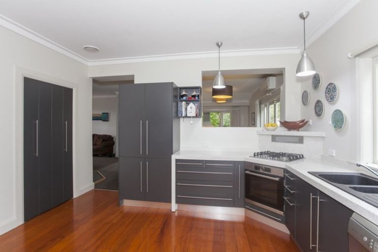 Photo of property in 4 Milverton Avenue, Hokowhitu, Palmerston North, 4410