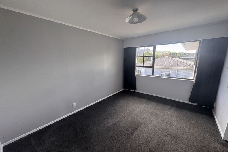Photo of property in 25 Ngatitoa Street, Tawa, Wellington, 5028