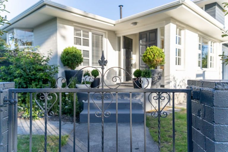 Photo of property in 42 Wairarapa Terrace, Merivale, Christchurch, 8014