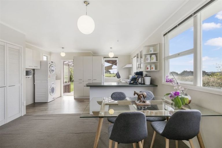 Photo of property in 102 Taiapa Road, Muriwai, Waimauku, 0881