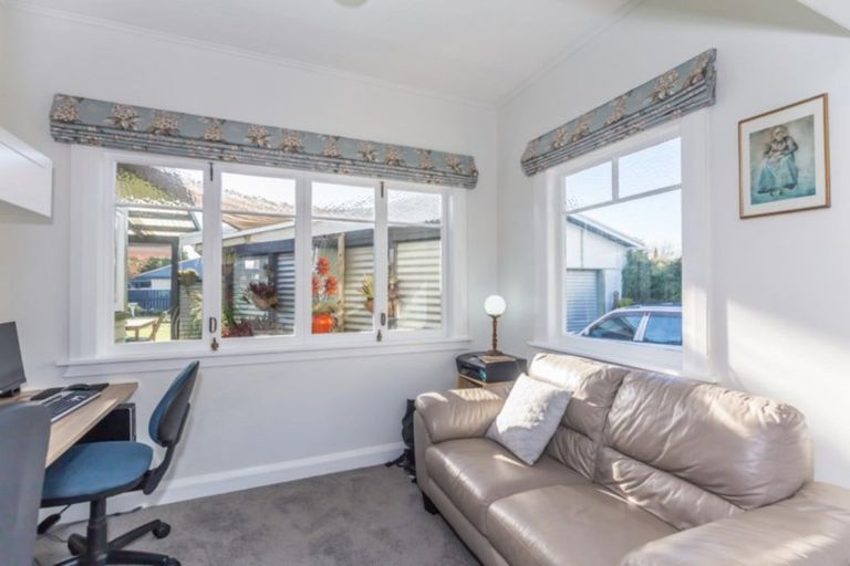 Photo of property in 16 Trafalgar Street, Levin, 5510