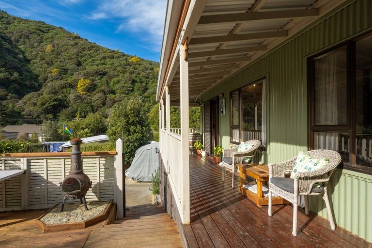 Photo of property in 17 Garden Terrace, Picton, 7220