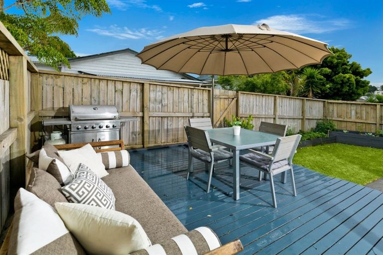 Photo of property in 1/24 Woodglen Road, Glen Eden, Auckland, 0602