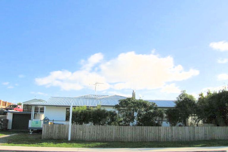 Photo of property in 1326b Papamoa Beach Road, Papamoa Beach, Papamoa, 3118