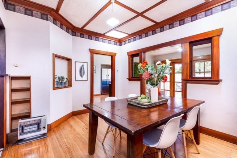 Photo of property in 39 Waiwaka Terrace, Strandon, New Plymouth, 4312