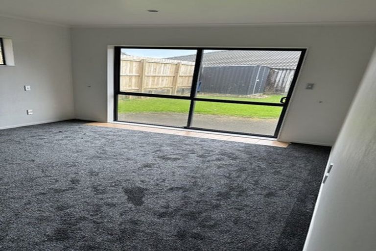 Photo of property in 5 Attymon Lane, East Tamaki, Auckland, 2016