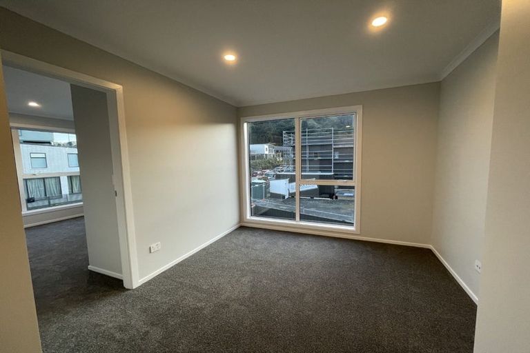 Photo of property in 24 Koreke Close, Kenepuru, Porirua, 5022